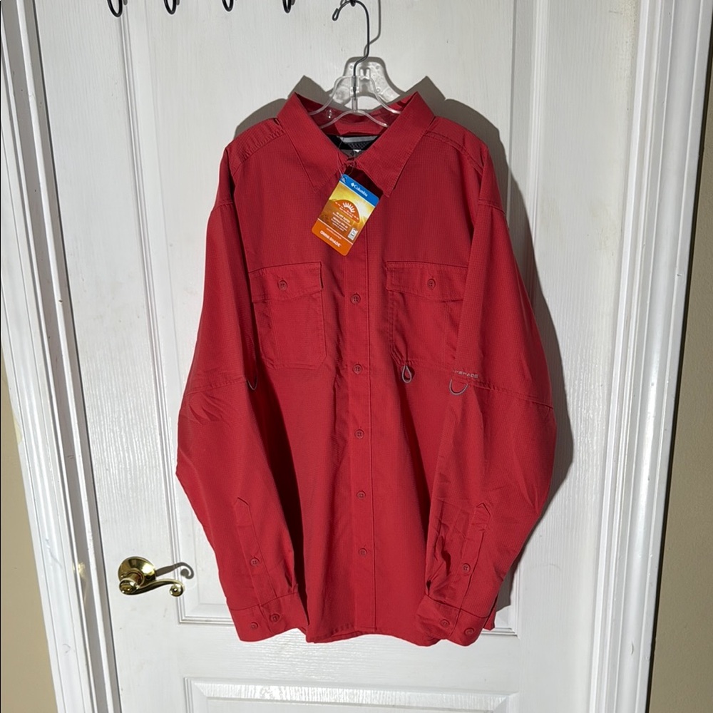 BNWT MEDIUM Men's CORAL Columbia Shirt